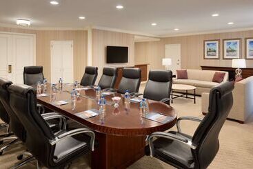 هتل Hilton St. Louis Frontenac