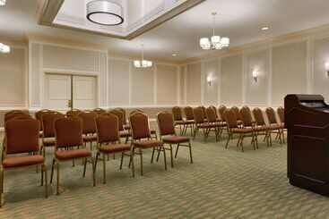 هتل Hilton St. Louis Frontenac