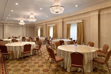 هتل Hilton St. Louis Frontenac