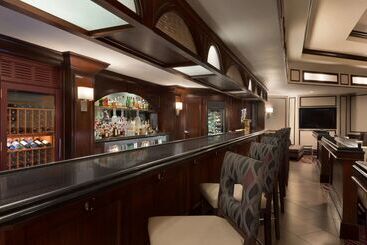 هتل Hilton St. Louis Frontenac