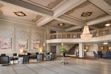 هتل Hilton St. Louis Frontenac