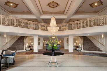 هتل Hilton St. Louis Frontenac