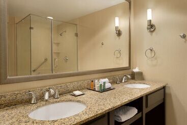 هتل Hilton St. Louis Frontenac