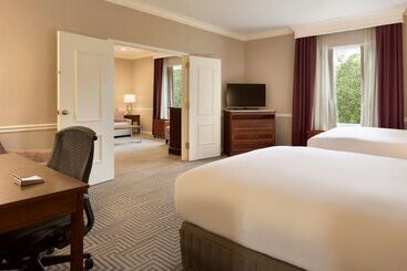 هتل Hilton St. Louis Frontenac