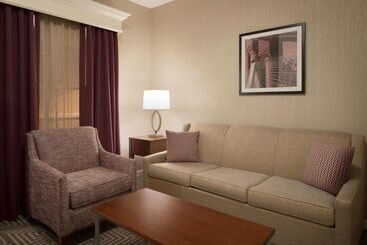 هتل Hilton St. Louis Frontenac