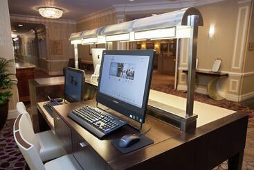هتل Hilton St. Louis Frontenac