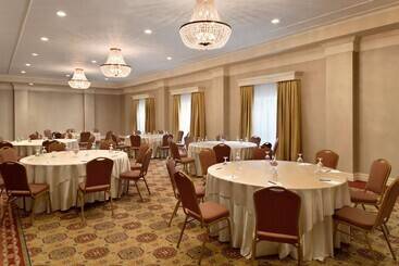 هتل Hilton St. Louis Frontenac