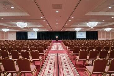 هتل Hilton St. Louis Frontenac