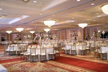 هتل Hilton St. Louis Frontenac