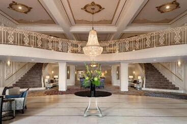 هتل Hilton St. Louis Frontenac
