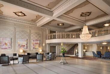 هتل Hilton St. Louis Frontenac