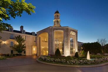 هتل Hilton St. Louis Frontenac