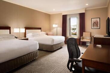 هتل Hilton St. Louis Frontenac