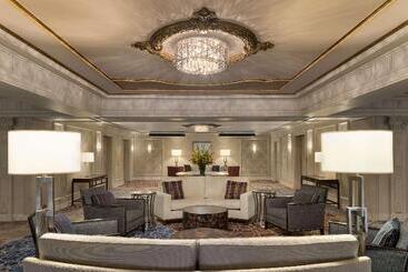 هتل Hilton St. Louis Frontenac