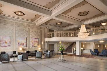 هتل Hilton St. Louis Frontenac