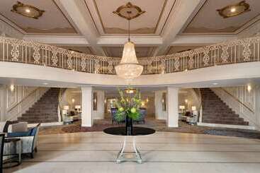 هتل Hilton St. Louis Frontenac
