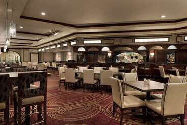 هتل Hilton St. Louis Frontenac