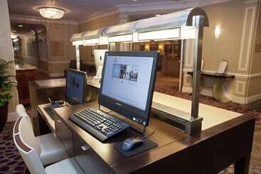 هتل Hilton St. Louis Frontenac