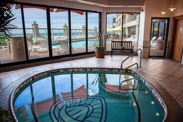 هتل Inn At Spanish Head Resort