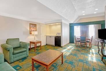 هتل La Quinta Inn By Wyndham El Paso Cielo Vista
