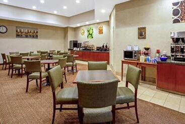 هتل La Quinta By Wyndham Stamford / New York City