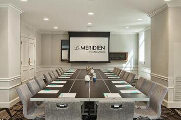 هتل Le Méridien Indianapolis