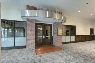 هتل Tulsa Marriott Southern Hills