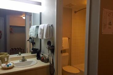 هتل Ramada By Wyndham Nashville/music Valley