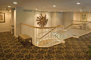 هتل Ramada By Wyndham Nashville/music Valley