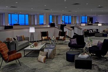 هتل Renaissance St. Louis Airport