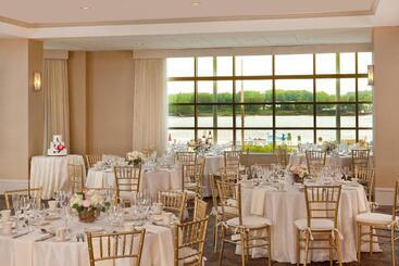 ホテル Sheraton Portsmouth Harborside