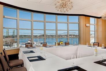ホテル Sheraton Portsmouth Harborside
