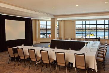 ホテル Sheraton Portsmouth Harborside