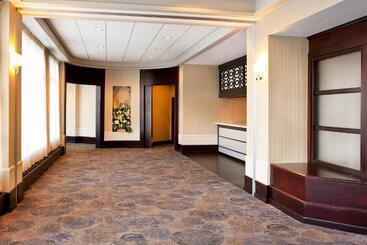 هتل Sheraton Portsmouth Harborside