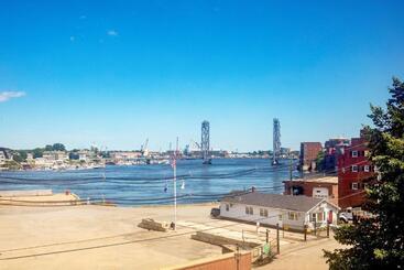 ホテル Sheraton Portsmouth Harborside