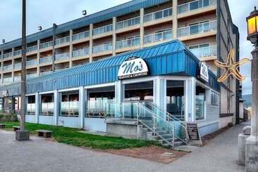 هتل Promenade Inn & Suites Oceanfront