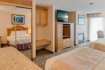 هتل Promenade Inn & Suites Oceanfront