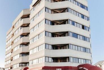 هتل Stamford Suites