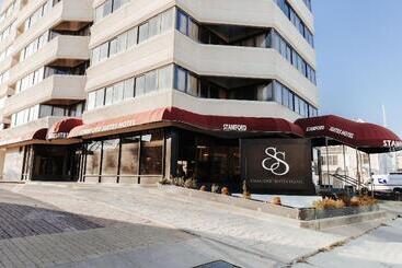 هتل Stamford Suites