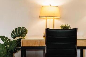 هتل Stamford Suites