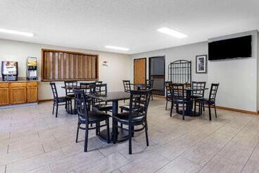 هتل Super 8 By Wyndham La Crosse