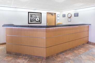 هتل Super 8 By Wyndham Madison South