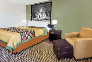 هتل Super 8 By Wyndham Madison South