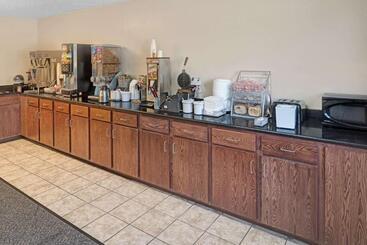 هتل Super 8 By Wyndham Omaha I 80 West
