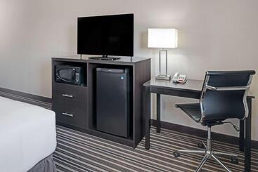 هتل Super 8 By Wyndham Omaha I 80 West