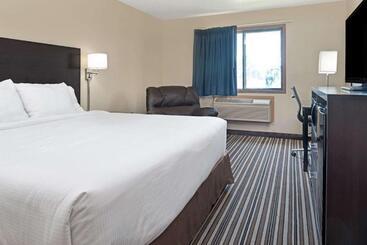 هتل Super 8 By Wyndham Omaha I 80 West