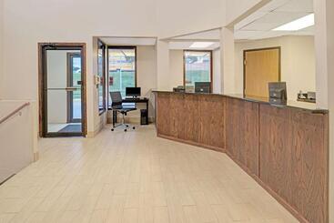 هتل Super 8 By Wyndham Omaha I 80 West