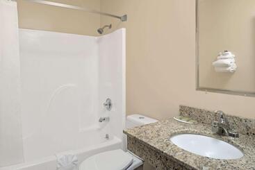 هتل Super 8 By Wyndham Omaha I 80 West