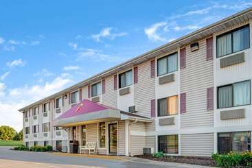 هتل Super 8 By Wyndham Omaha I 80 West