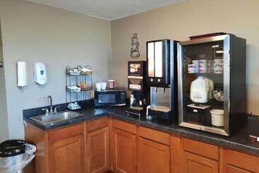 هتل Super 8 By Wyndham Watertown
